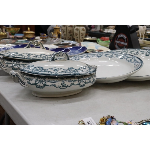 328 - FIVE LARGE PIECES OF VINTAGE STAFFORDSHIRE 'LOUVRE' PATTERN DINNERWARE TO INCLUDE TWO LIDDED SERVING... 