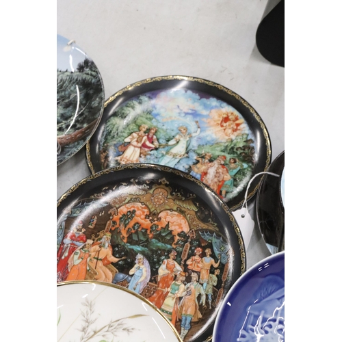 330 - A LARGE COLLECTION OF CABINET PLATES TO INCLUDE BING & GRONDAHL, DENMARK, BRADEX RUSSIAN FAIRYTALE, ... 