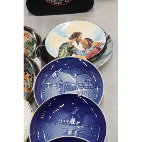 330 - A LARGE COLLECTION OF CABINET PLATES TO INCLUDE BING & GRONDAHL, DENMARK, BRADEX RUSSIAN FAIRYTALE, ... 