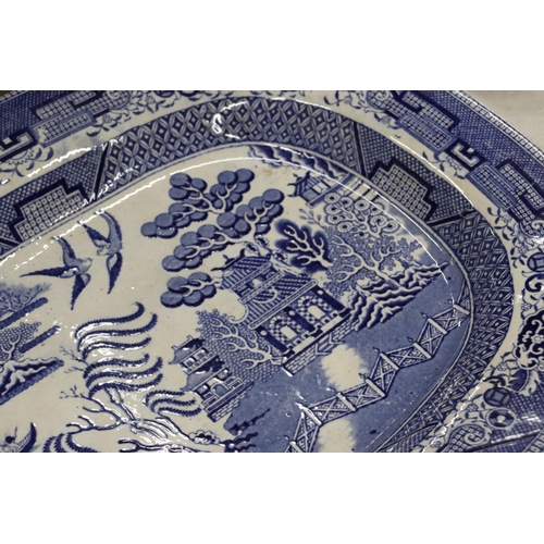 338 - A VINTAGE LARGE OLD FOLEY, BLUE AND WHITE WILLOW PATTERN, SERVING DISH, 45CM X 36CM