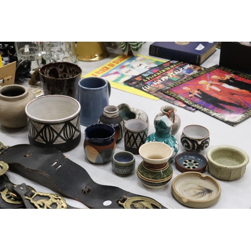 352 - A COLLECTION OF DESIGNER STUDIO POTTERY, SOME SIGNED TO THE BASE