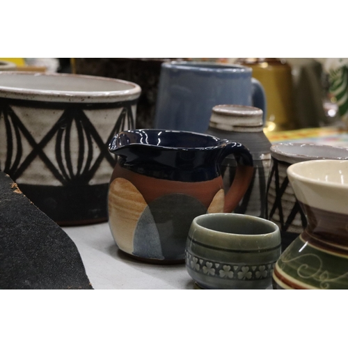 352 - A COLLECTION OF DESIGNER STUDIO POTTERY, SOME SIGNED TO THE BASE