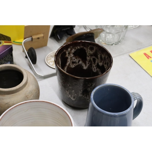 352 - A COLLECTION OF DESIGNER STUDIO POTTERY, SOME SIGNED TO THE BASE