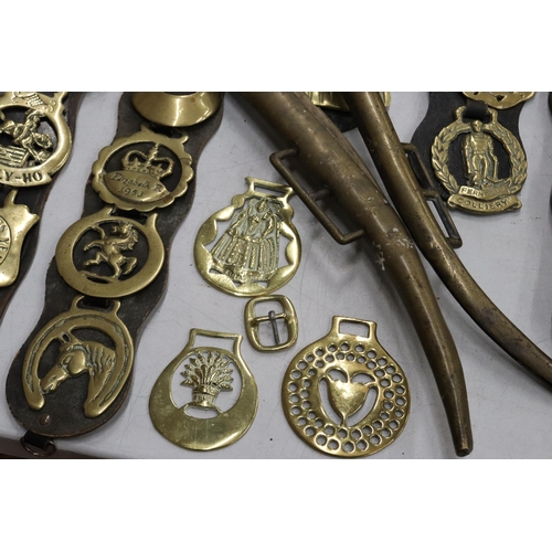 353 - A LARGE COLLECTION OF VINTAGE HORSE BRASSES, ETC TO INCLUDE HORSE HAMES, HORSE BRASSES ON MARTINGALE... 