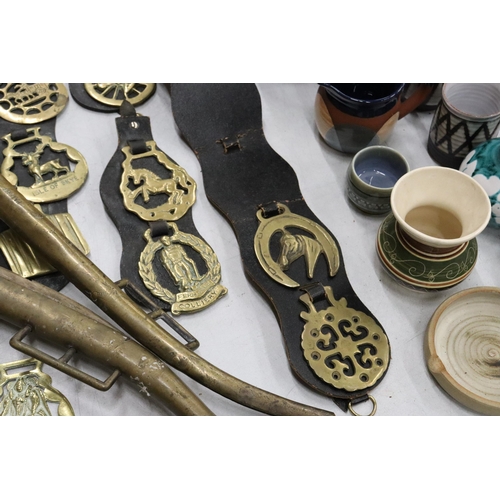 353 - A LARGE COLLECTION OF VINTAGE HORSE BRASSES, ETC TO INCLUDE HORSE HAMES, HORSE BRASSES ON MARTINGALE... 