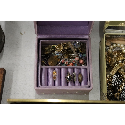 354 - A QUANTITY OF COSTUME JEWELLERY TO INCLUDE NECKLACES, RINGS, BROOCHES, CUFFLINKS, A CIGARETTE CASE, ... 