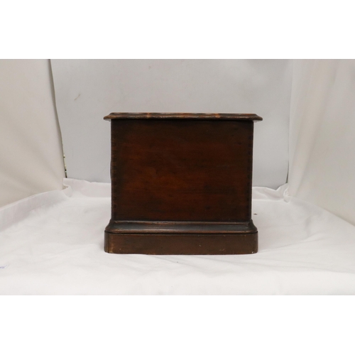 355 - A LARGE VINTAGE OAK WORK BOX WITH DOVETAIL HINGES, HEIGHT 20CM, LENGTH 40CM, DEPTH 24CM