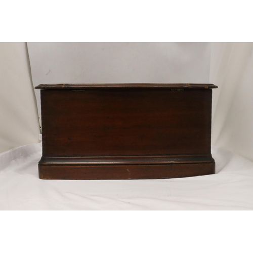 355 - A LARGE VINTAGE OAK WORK BOX WITH DOVETAIL HINGES, HEIGHT 20CM, LENGTH 40CM, DEPTH 24CM