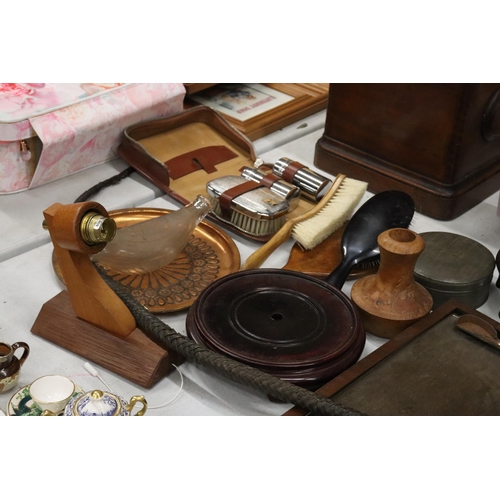 357 - A MIXED VINTAGE LOT TO INCLUDE A BRASS PLAQUE, BOOT'S DOUBLE ENDED FEEDING BOTTLE, WOODEN RHINOCEROU... 