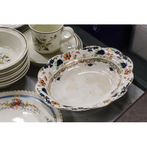 803 - A QUANTITY OF ROYAL DOULTON 'WILD CHERRY' DINNERWARE TO INCLUDE SERVING BOWLS, DESSERT BOWLS, CUPS A... 