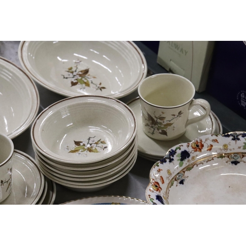 803 - A QUANTITY OF ROYAL DOULTON 'WILD CHERRY' DINNERWARE TO INCLUDE SERVING BOWLS, DESSERT BOWLS, CUPS A... 