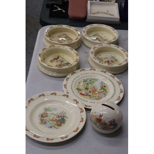 804 - A QUANTITY OF ROYAL DOULTON 'BUNNYKINS' TO INCLUDE BARBARA VERNON SIGNED BOWLS AND A PLATE, PLUS A M... 