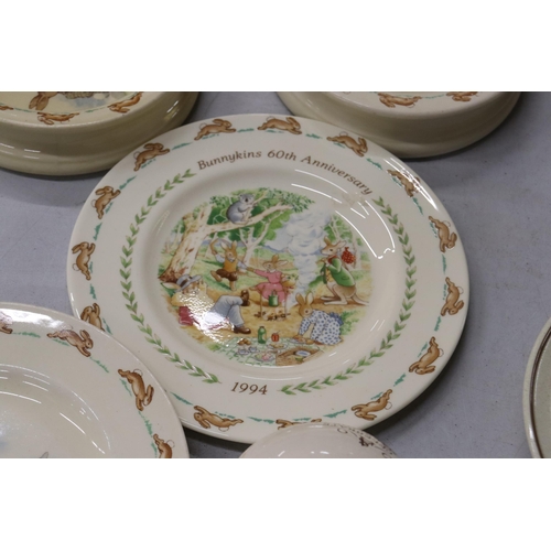 804 - A QUANTITY OF ROYAL DOULTON 'BUNNYKINS' TO INCLUDE BARBARA VERNON SIGNED BOWLS AND A PLATE, PLUS A M... 