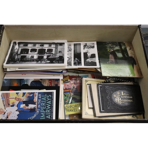 807 - A VERY LARGE QUANTITY OF VINTAGE POSTCARDS, MANY IN SLEEVES, TO INCLUDE SOUVENIR, ADVERTISING, MEMOR... 