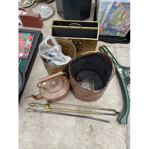 1807 - AN ASSORTMENT OF BRASS AND COPPER ITEMS TO INCLUDE A BRASS COAL BUCKET, A COPPER COAL BUCKET AND A C... 