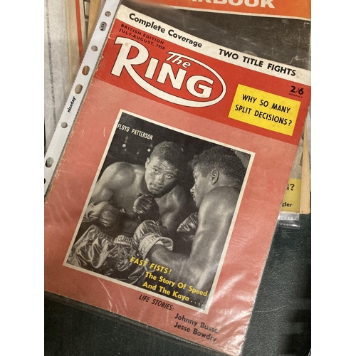 1030 - A COLLECTION OF VINTAGE BOXING ITEMS TO INCLUDE GLOVES, BOOK AND MAGAZINES