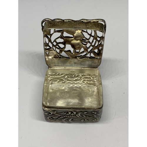 64 - A DECORATIVE MARKED SILVER VINAIGRETTE