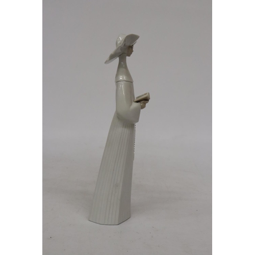 779 - A LLADRO FIGURE OF A NUN (A/F CHIP ON HAT)