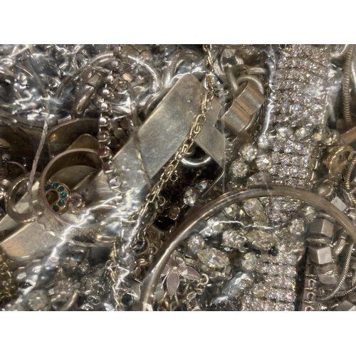 140A - A LARGE QUANTITY OF WHITE METAL JEWELLERY