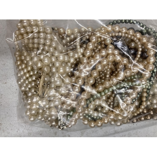 160A - A LARGE QUANTITY OF PEARL NECKLACES