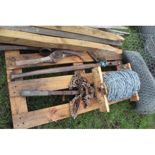 110 - FENCING GEAR  + VAT