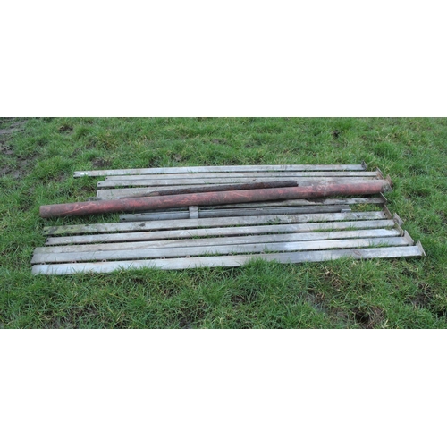 172 - 11 METAL FENCE POSTS  + VAT