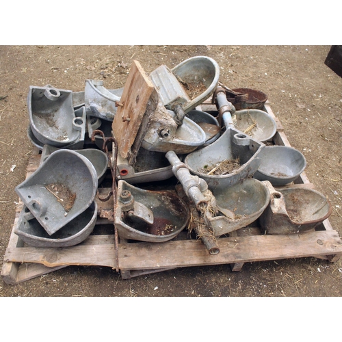 28 - 17 SINGLE WATER TROUGHS  + VAT