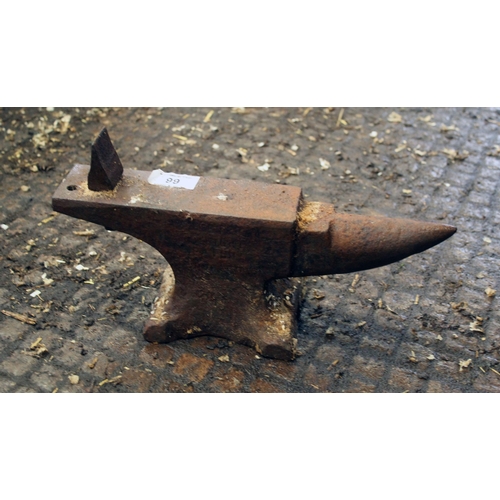 66 - SMALL ANVIL 15