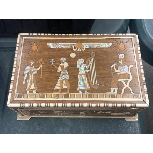 117 - FOUR VINTAGE BOXES TO INCLUDE A TUNBRIDGE STYLE, LEATHER CLAD, EGYPTIAN STYLE WITH MOTHER OF PEARL D... 