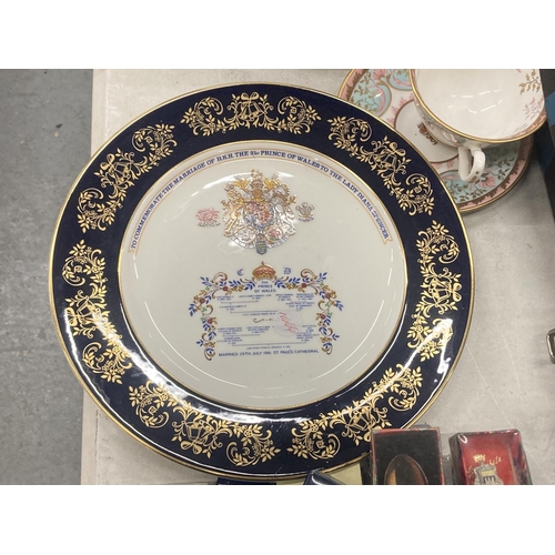 145 - A MIXED LOT TO INCLUDE SOUVENIR SPOONS, AYNSLEY COMMEMORATIVE PLATE, CORONATION SOUVENIR HANDKERCHIE... 