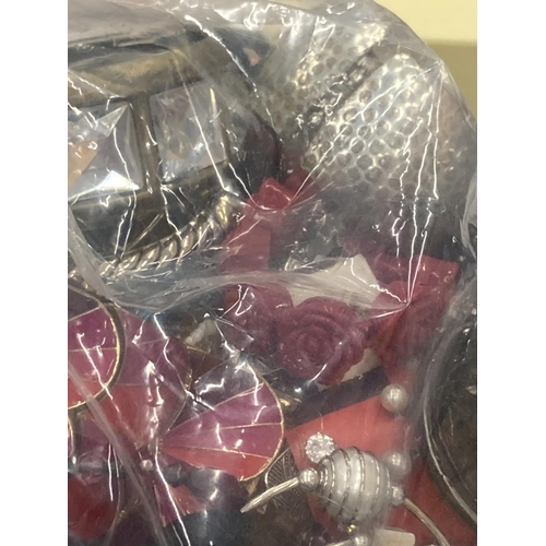 146 - A LARGE QUANTITY OF UNSORTED COSTUME JEWELLERY - 7.3 KG