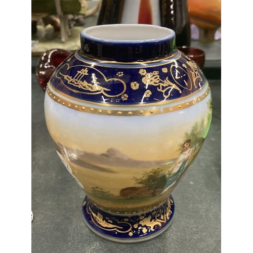 161 - A VINTAGE HAND PAINTED GILDED VASE, HEIGHT 15CM