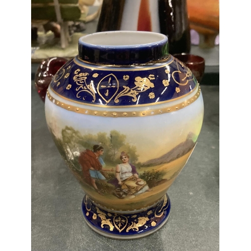 161 - A VINTAGE HAND PAINTED GILDED VASE, HEIGHT 15CM