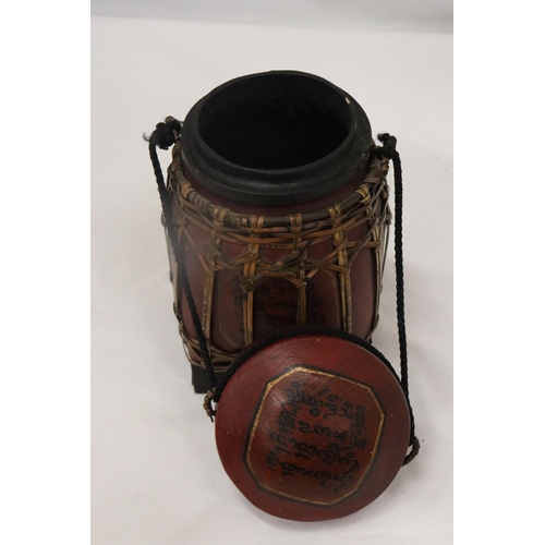 185 - A PAPIER MACHE LIDDED POT, HEIGHT 20CM