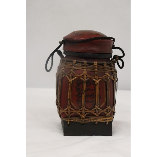 185 - A PAPIER MACHE LIDDED POT, HEIGHT 20CM