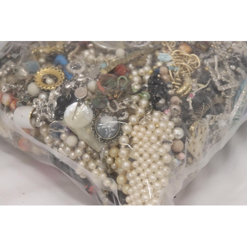 201 - A LARGE QUANTITY OF COSTUME JEWELLERY - 5 KG IN TOTAL