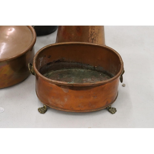 217 - A COLLECTION OF VINTAGE COPPER ITEMS TO INCLUDE A KETTLE, PANS AND A JUG