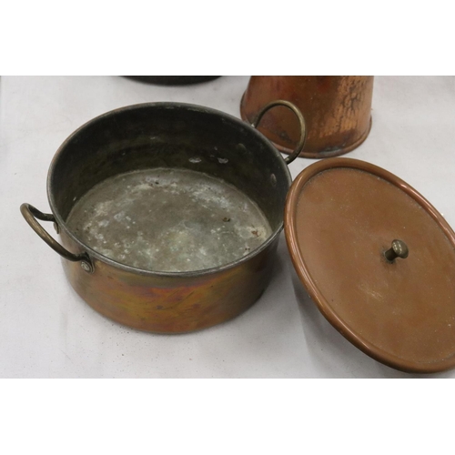 217 - A COLLECTION OF VINTAGE COPPER ITEMS TO INCLUDE A KETTLE, PANS AND A JUG