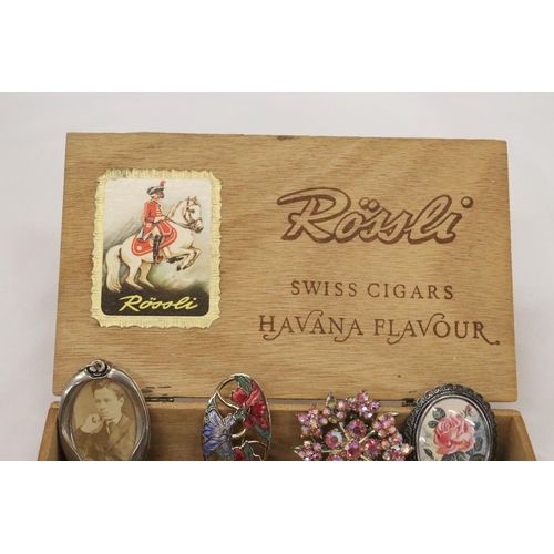 222 - A QUANTITY OF VINTAGE COSTUME JEWELLERY TO INCLUDE RINGS, BROOCHES AND NECKLACES IN A CIGAR BOX