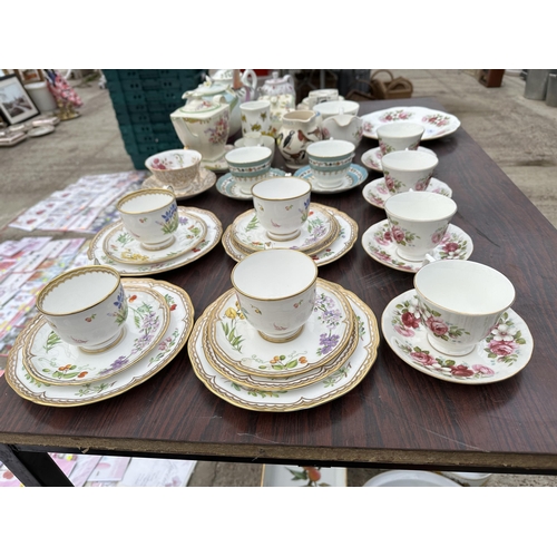 1704 - AN ASSORTMENT OF CERAMICS TO INCLUDE FOUR ROYAL WORCESTER PLACE SETTINGS WITH CUPS, SAUCER, SIDE PLA... 