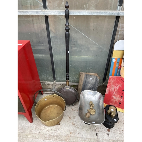 1616 - AN ASSORTMENT OF VINTAGE ITEMS TO INCLUDE A BRASS JAM PAN, SCALES AND WEIGHTS AND A COPPER BED WARMI... 