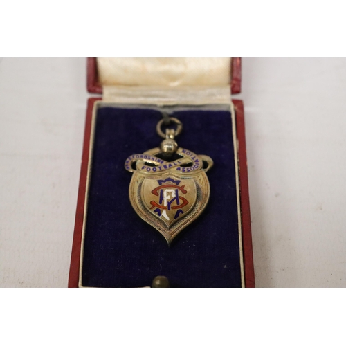 318 - A BIRMINGHAM HALLMARKED SILVER STAFFORDSHIRE FOOTBALL ASSOCIATION SENIOR CUP WINNERS 1952/53 MEDAL W... 