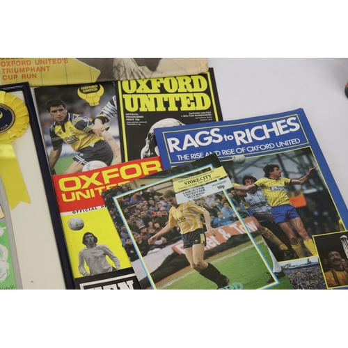 324 - A LARGE QUANTITY OF MEMORABILIA AND EPHEMERA RELATING TO OXFORD UNITED AND KEN FISH, TO INCLUDE AN O... 