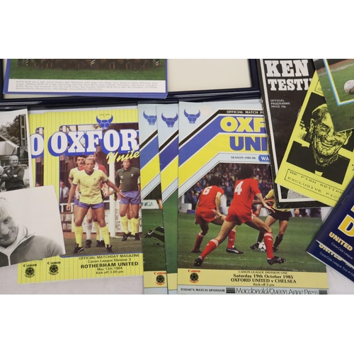 324 - A LARGE QUANTITY OF MEMORABILIA AND EPHEMERA RELATING TO OXFORD UNITED AND KEN FISH, TO INCLUDE AN O... 