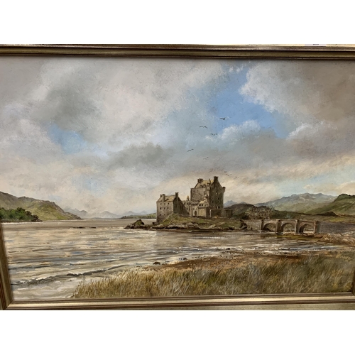 13 - A DAVID L ROBERTS (SCOTLAND 1919 - 1997) OIL ON BOARD OF EILEAN DONAN CASTLE SIGNED TO LOWER LEFT CO... 