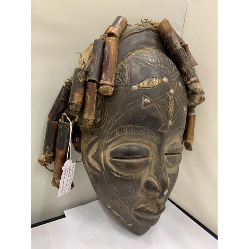 29 - AN AFRICAN TRIBAL ART CHOKWE AWANGO PWO ANGOLA AND CONGO MASK