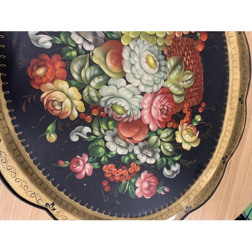 41 - A LARGE DECORATIVE TOLEWARE TRAY, PAINTED ON STEEL SIGNED