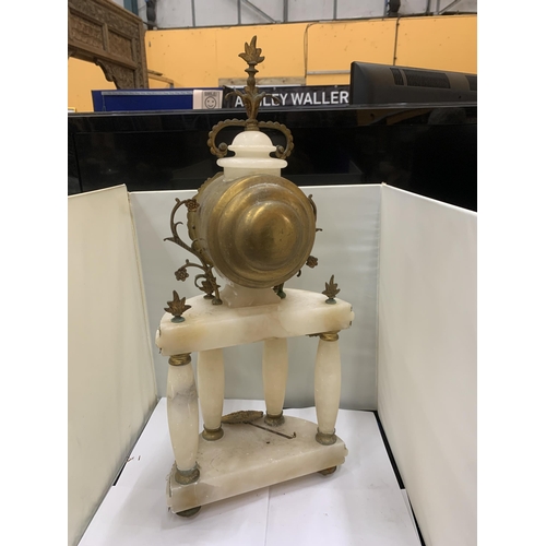 43 - A PORTICO CLOCK LOUIS XVI STYLE IN WHITE MARBLE WITH GILDED BRONZE. A HALF MOON SHAPED PORTICO WITH ... 