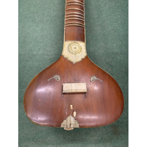 49 - AN ANTIQUE FULL SIZE INDIAN SITAR DATED TO C.1925