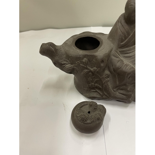 62 - A VINTAGE YIXING STYLE CLAY TEAPOT